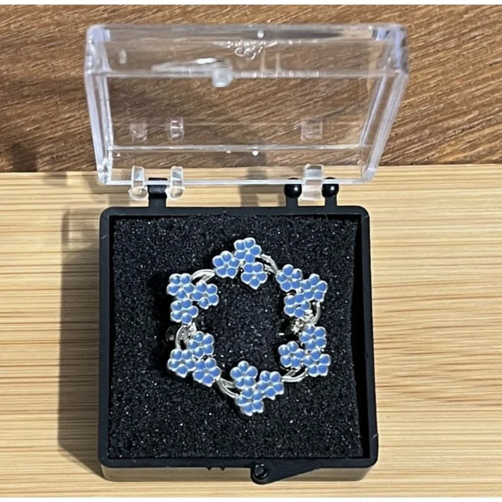 Forget Me Not Flower Pin Brooch Silver Tone Blue Enamel Wreath Boxed Retro 1